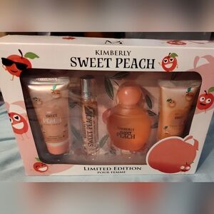 NWT! Kimberly Sweet Peach Bath & Body Set